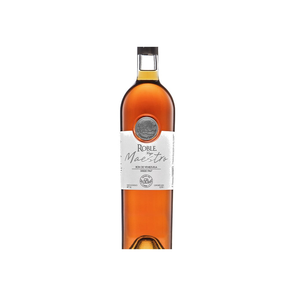 Ron Roble Maestro 700ml - Disponible en Licorería Grand Gourmet Caracas